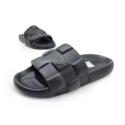Louis Vuitton Flip-flops Black