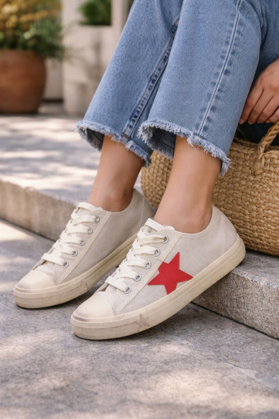 Женские кеды Golden Goose V-Star 2 Distressed Sneakers Textile Beige